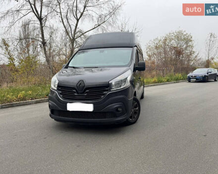 Черный Рено Трафик, объемом двигателя 1.6 л и пробегом 380 тыс. км за 17999 $, фото 2 на Automoto.ua