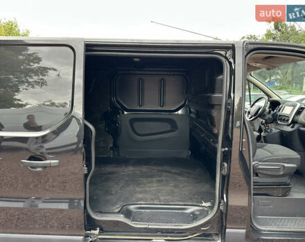 Черный Рено Трафик, объемом двигателя 1.6 л и пробегом 195 тыс. км за 14200 $, фото 20 на Automoto.ua