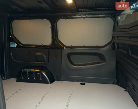 Черный Рено Трафик, объемом двигателя 2 л и пробегом 198 тыс. км за 21850 $, фото 97 на Automoto.ua