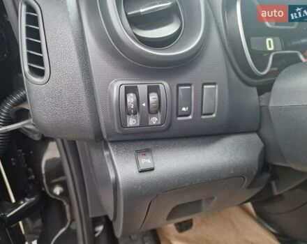 Черный Рено Трафик, объемом двигателя 0 л и пробегом 195 тыс. км за 19899 $, фото 23 на Automoto.ua