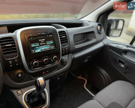 Черный Рено Трафик, объемом двигателя 2 л и пробегом 198 тыс. км за 21850 $, фото 71 на Automoto.ua