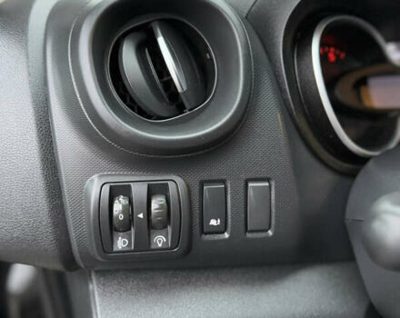 Черный Рено Трафик, объемом двигателя 2 л и пробегом 198 тыс. км за 21850 $, фото 64 на Automoto.ua