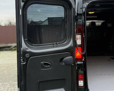 Черный Рено Трафик, объемом двигателя 2 л и пробегом 198 тыс. км за 21850 $, фото 108 на Automoto.ua