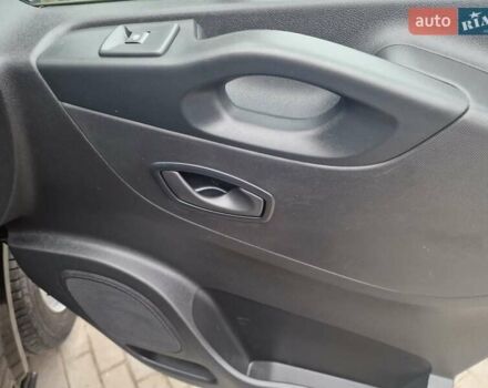 Черный Рено Трафик, объемом двигателя 0 л и пробегом 195 тыс. км за 19899 $, фото 15 на Automoto.ua