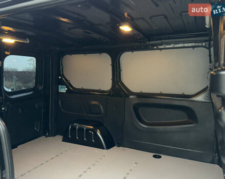 Черный Рено Трафик, объемом двигателя 2 л и пробегом 198 тыс. км за 21850 $, фото 94 на Automoto.ua