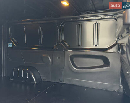 Чорний Рено Трафік, об'ємом двигуна 2 л та пробігом 189 тис. км за 22999 $, фото 86 на Automoto.ua