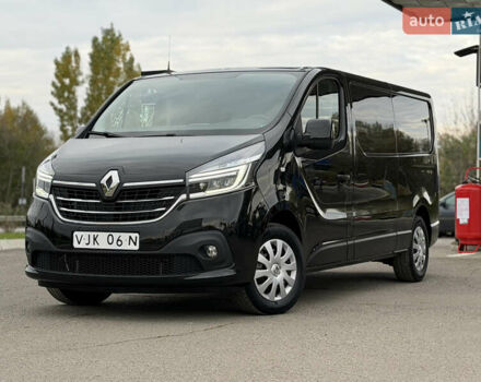 Черный Рено Трафик, объемом двигателя 2 л и пробегом 117 тыс. км за 21300 $, фото 1 на Automoto.ua