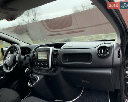 Чорний Рено Трафік, об'ємом двигуна 2 л та пробігом 189 тис. км за 22999 $, фото 51 на Automoto.ua