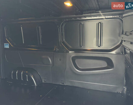 Чорний Рено Трафік, об'ємом двигуна 2 л та пробігом 189 тис. км за 22999 $, фото 88 на Automoto.ua