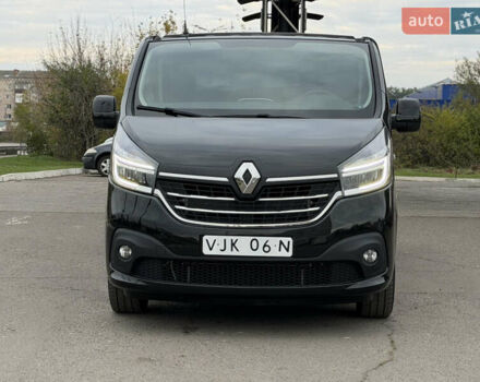 Черный Рено Трафик, объемом двигателя 2 л и пробегом 117 тыс. км за 21300 $, фото 3 на Automoto.ua
