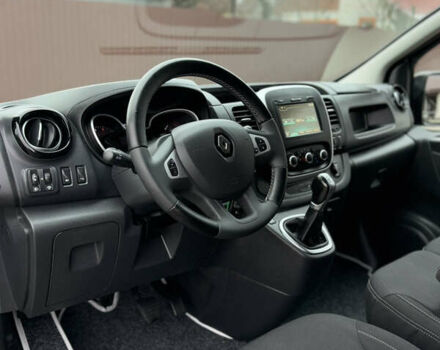 Чорний Рено Трафік, об'ємом двигуна 2 л та пробігом 189 тис. км за 22999 $, фото 60 на Automoto.ua