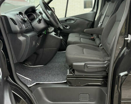 Чорний Рено Трафік, об'ємом двигуна 2 л та пробігом 189 тис. км за 22999 $, фото 56 на Automoto.ua