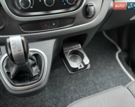 Чорний Рено Трафік, об'ємом двигуна 2 л та пробігом 189 тис. км за 22999 $, фото 76 на Automoto.ua