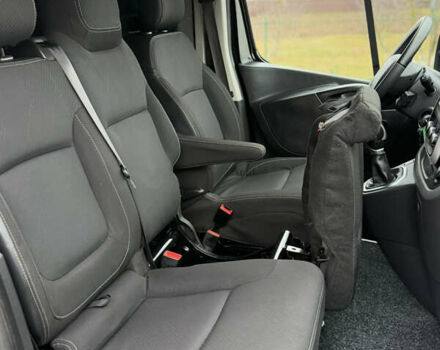 Чорний Рено Трафік, об'ємом двигуна 2 л та пробігом 189 тис. км за 22999 $, фото 48 на Automoto.ua