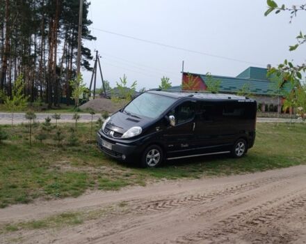 Черный Рено Трафик, объемом двигателя 2 л и пробегом 330 тыс. км за 13700 $, фото 2 на Automoto.ua