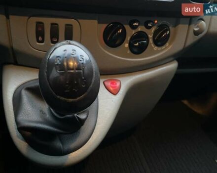 Черный Рено Трафик, объемом двигателя 1.9 л и пробегом 286 тыс. км за 7250 $, фото 58 на Automoto.ua