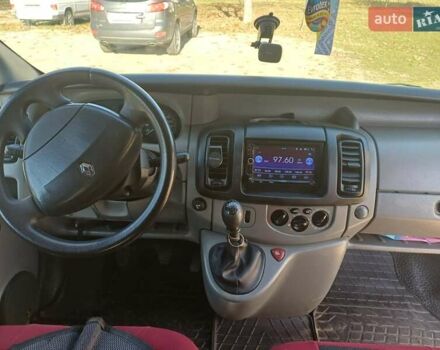 Черный Рено Трафик, объемом двигателя 2.5 л и пробегом 306 тыс. км за 7600 $, фото 2 на Automoto.ua