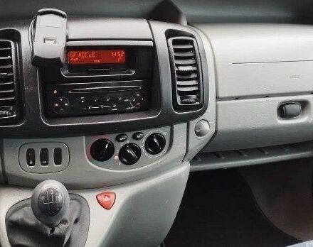 Черный Рено Трафик, объемом двигателя 1.9 л и пробегом 190 тыс. км за 6800 $, фото 13 на Automoto.ua