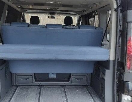 Черный Рено Трафик, объемом двигателя 1.9 л и пробегом 190 тыс. км за 6800 $, фото 15 на Automoto.ua