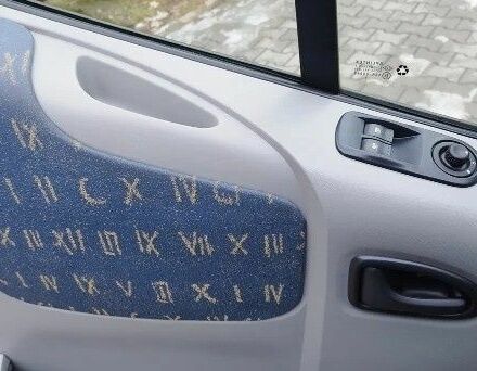 Черный Рено Трафик, объемом двигателя 1.9 л и пробегом 190 тыс. км за 6800 $, фото 12 на Automoto.ua