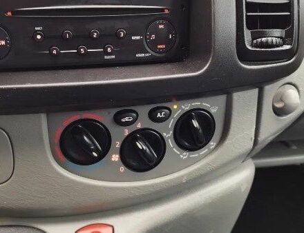 Черный Рено Трафик, объемом двигателя 1.9 л и пробегом 190 тыс. км за 6800 $, фото 14 на Automoto.ua