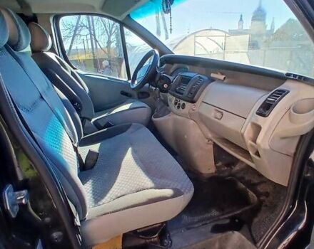 Черный Рено Трафик, объемом двигателя 2 л и пробегом 254 тыс. км за 7600 $, фото 4 на Automoto.ua