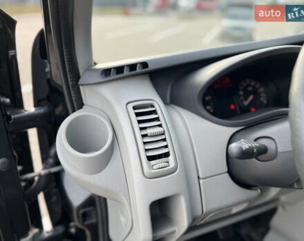 Черный Рено Трафик, объемом двигателя 2 л и пробегом 159 тыс. км за 15100 $, фото 41 на Automoto.ua