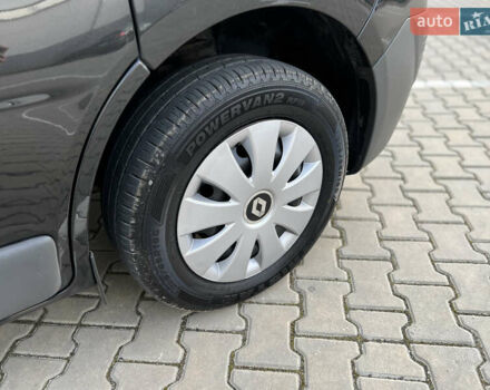 Черный Рено Трафик, объемом двигателя 2 л и пробегом 159 тыс. км за 15100 $, фото 35 на Automoto.ua