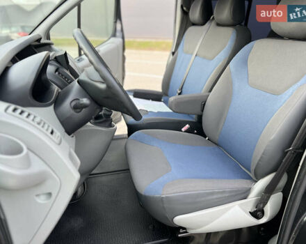 Черный Рено Трафик, объемом двигателя 2 л и пробегом 159 тыс. км за 15100 $, фото 49 на Automoto.ua