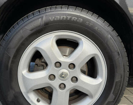 Черный Рено Трафик, объемом двигателя 2.5 л и пробегом 216 тыс. км за 16900 $, фото 17 на Automoto.ua