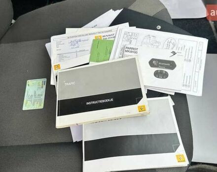 Черный Рено Трафик, объемом двигателя 2 л и пробегом 237 тыс. км за 13600 $, фото 10 на Automoto.ua