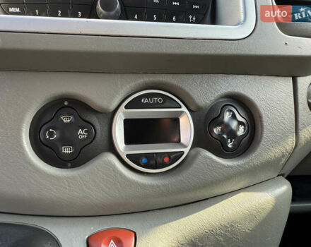 Черный Рено Трафик, объемом двигателя 2.5 л и пробегом 216 тыс. км за 16900 $, фото 29 на Automoto.ua