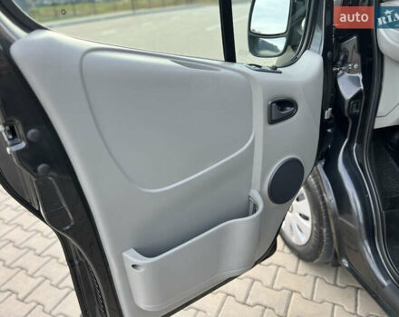 Черный Рено Трафик, объемом двигателя 2 л и пробегом 159 тыс. км за 15100 $, фото 39 на Automoto.ua