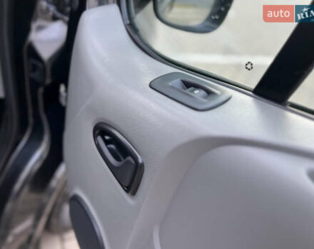 Черный Рено Трафик, объемом двигателя 2 л и пробегом 159 тыс. км за 15100 $, фото 53 на Automoto.ua