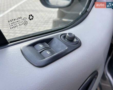 Черный Рено Трафик, объемом двигателя 2 л и пробегом 159 тыс. км за 15100 $, фото 40 на Automoto.ua