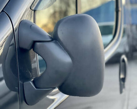 Черный Рено Трафик, объемом двигателя 2 л и пробегом 240 тыс. км за 14499 $, фото 13 на Automoto.ua