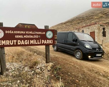 Черный Рено Трафик, объемом двигателя 2 л и пробегом 228 тыс. км за 18500 $, фото 3 на Automoto.ua