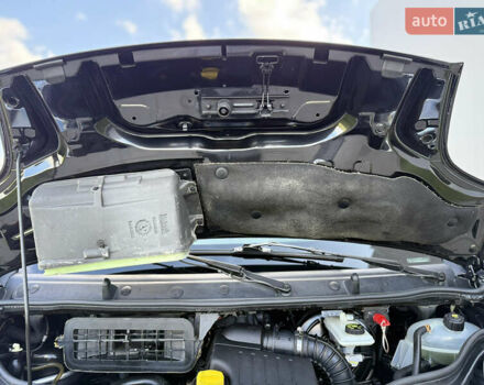 Черный Рено Трафик, объемом двигателя 2 л и пробегом 271 тыс. км за 15950 $, фото 25 на Automoto.ua