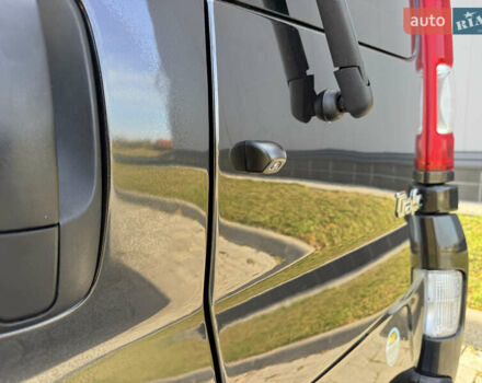 Черный Рено Трафик, объемом двигателя 2 л и пробегом 283 тыс. км за 16300 $, фото 40 на Automoto.ua