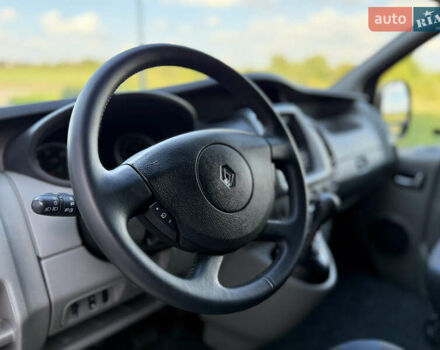 Черный Рено Трафик, объемом двигателя 2 л и пробегом 271 тыс. км за 15950 $, фото 19 на Automoto.ua