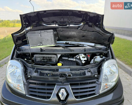 Черный Рено Трафик, объемом двигателя 2 л и пробегом 271 тыс. км за 15950 $, фото 27 на Automoto.ua