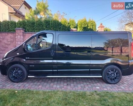 Черный Рено Трафик, объемом двигателя 2 л и пробегом 195 тыс. км за 16900 $, фото 1 на Automoto.ua