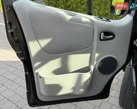 Рено Трафик 2014 в Стрые на Automoto.ua Черный Рено Трафик, объемом двигателя 2 л и пробегом 266 тыс. км за 16900 $, фото 43 на Automoto.ua