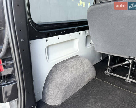 Черный Рено Трафик, объемом двигателя 2 л и пробегом 271 тыс. км за 15950 $, фото 37 на Automoto.ua