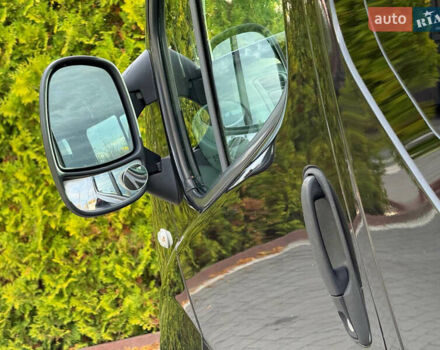 Чорний Рено Трафік, об'ємом двигуна 2 л та пробігом 266 тис. км за 16900 $, фото 54 на Automoto.ua