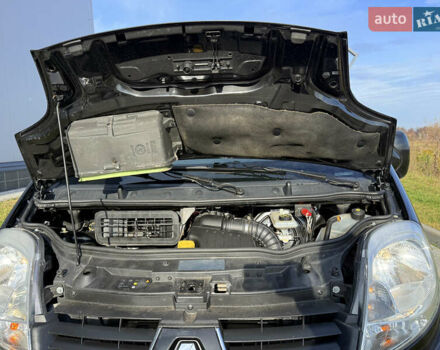 Черный Рено Трафик, объемом двигателя 2 л и пробегом 283 тыс. км за 16300 $, фото 41 на Automoto.ua