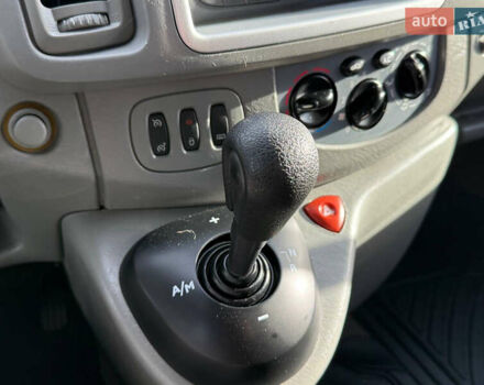 Чорний Рено Трафік, об'ємом двигуна 2 л та пробігом 266 тис. км за 16900 $, фото 47 на Automoto.ua