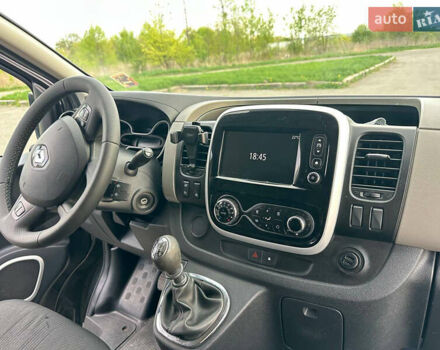 Черный Рено Трафик, объемом двигателя 1.6 л и пробегом 223 тыс. км за 15000 $, фото 9 на Automoto.ua