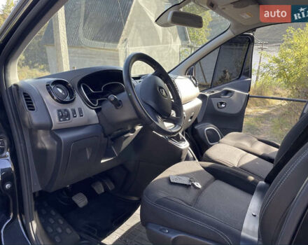 Черный Рено Трафик, объемом двигателя 1.6 л и пробегом 220 тыс. км за 16200 $, фото 2 на Automoto.ua
