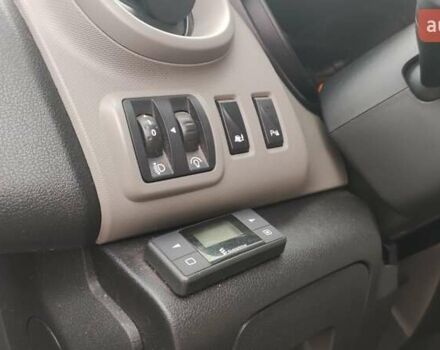 Чорний Рено Трафік, об'ємом двигуна 1.6 л та пробігом 190 тис. км за 15650 $, фото 74 на Automoto.ua